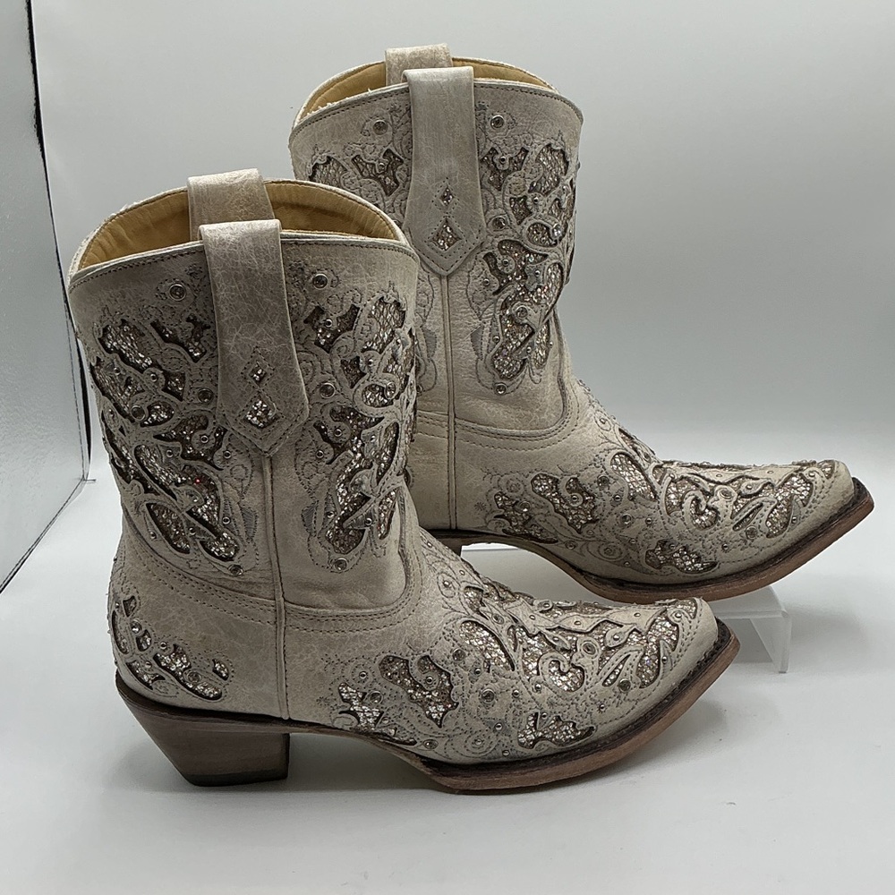 Corral women’s off white glitter inlay and crystal accents. - Picture 5 of 10